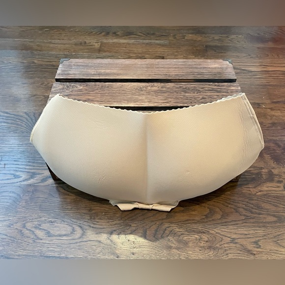 Beige Butt Butt Enhancing Pad Scallion Panties NWOT New Without Tags Size XL - Picture 3 of 6